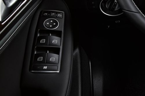 انفنتي QX30 Drivers Side In Side Door Controls