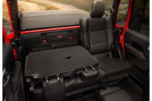 Folding Seats of جيب جلادياتور