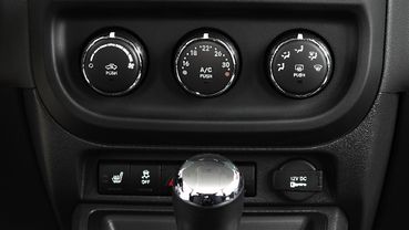 Front AC Controls of Jeep Patriot