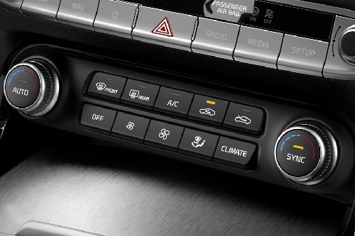 Front AC Controls of KIA Stinger