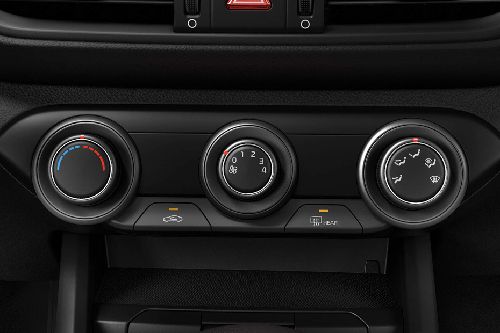 Front AC Controls of كيا سيراتو