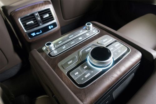 Front AC Controls of KIA Quoris 2019