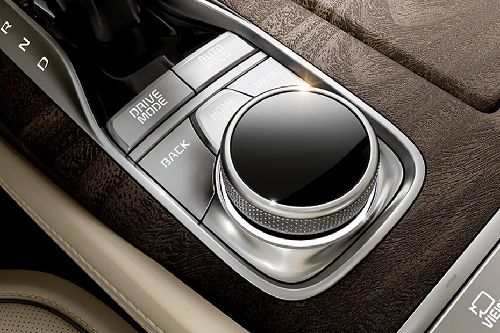 Center Controls of كيا K900
