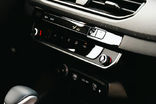 Front AC Controls of KIA K3
