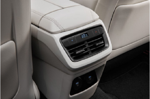 K8 2025 Rear AC Controls
