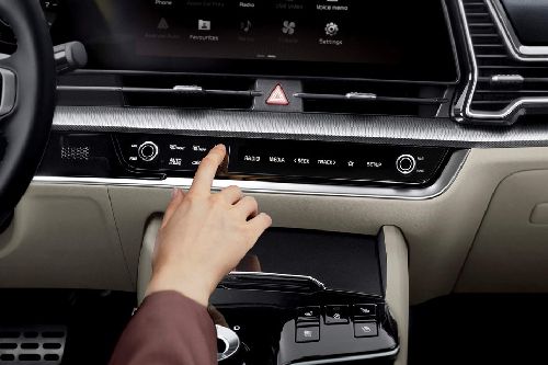 Front AC Controls of KIA Sportage