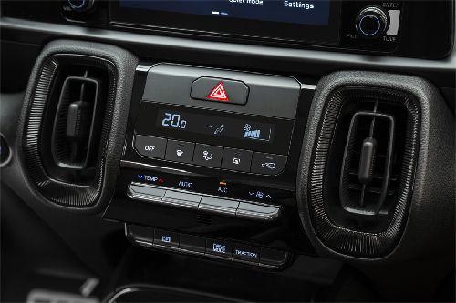 Front AC Controls of كيا سونيت