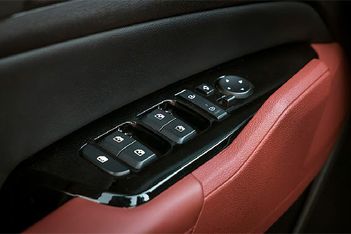 KIA Sportage L Drivers Side In Side Door Controls KIA Sportage L Drivers Side In Side Door Controls