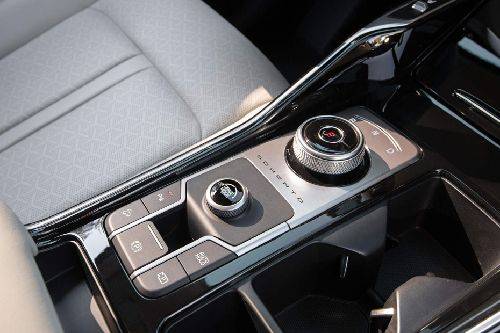 Center Controls of كيا سورينتو هايبرد