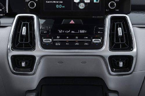 Front AC Controls of كيا سورينتو هايبرد