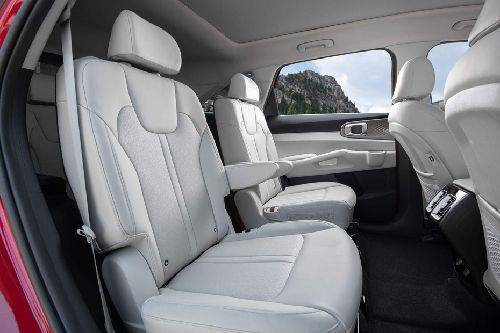 كيا سورينتو هايبرد Rear Seats