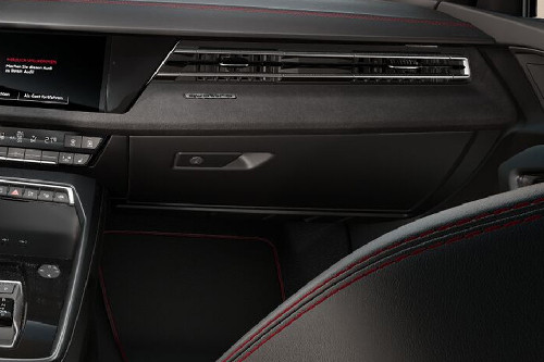 أودي S3 Glove Box