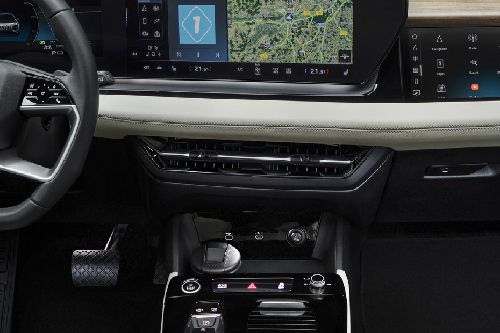 كيو 6 إي-ترون Front Ac Vents