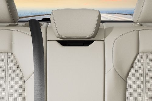 كيو 6 إي-ترون Rear Seat Head rest