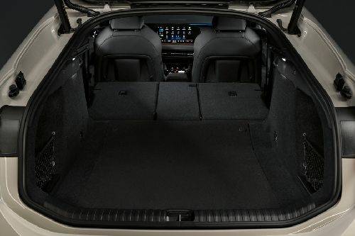 Folding Seats of أودي أيه 6 إي-ترون