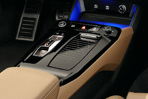 Center Controls of أودي A6L إي-ترون