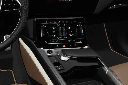 Q8 إي-ترون Center Console