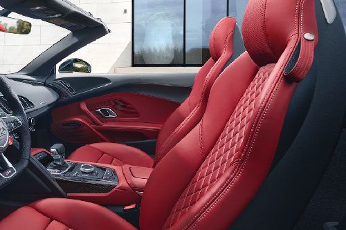 R8 Spyder Front Seats