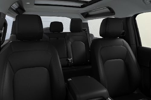 لاند روفر ديفندر Front And Rear Seats Together