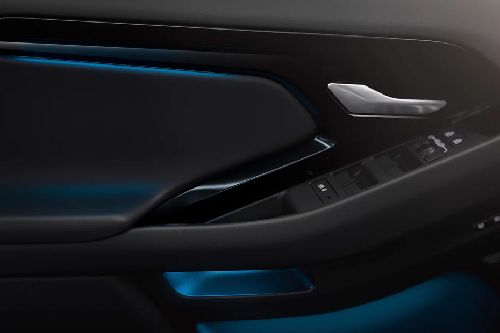 door handle interior of لاند روفر رينج روفر إيفوك