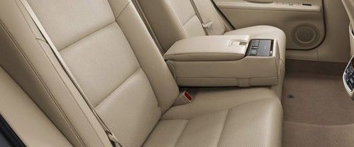 لكزس ES 2016 Rear Seats