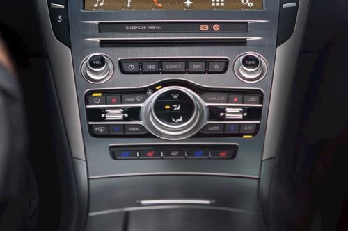 Front AC Controls of لينكون MKZ