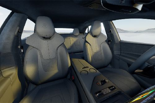 لوتس إيميا Front And Rear Seats Together