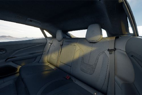 لوتس إيميا Rear Seats