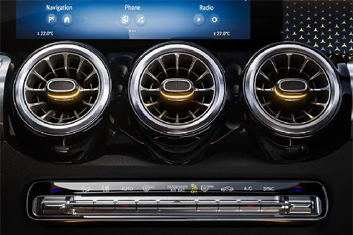 Front AC Controls of Mercedes-Benz GLB-Class