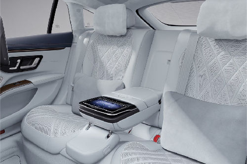 مرسيدس بنز إيه إم جي إي كيو إس Rear Seats