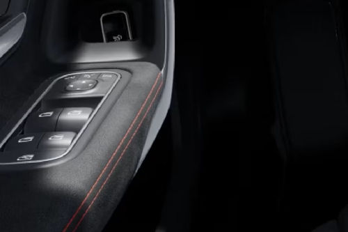 مرسيدس بنز إيه إم جي إيه-كلاس سيدان Drivers Side In Side Door Controls