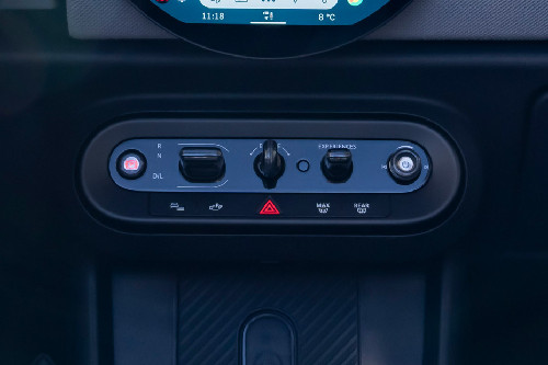 Front AC Controls of ميني كونفرتيبل