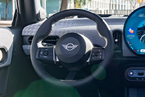 ميني كونفرتيبل Steering Wheel