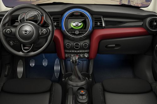 Dashboard View of 3 أبواب