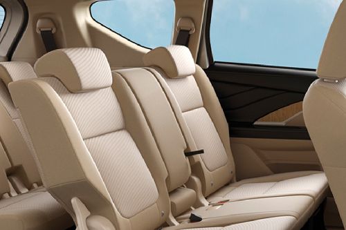 ميتسوبيشي إكسباندر Rear Seats