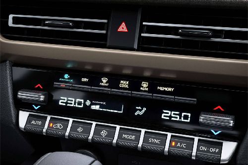 Front AC Controls of ميتسوبيشي إكس فورس