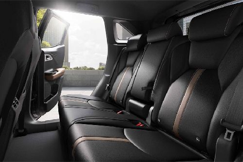 ميتسوبيشي إكس فورس Rear Seats