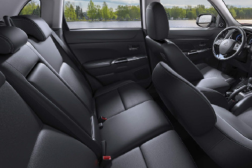 ميتسوبيشي ASX Front And Rear Seats Together