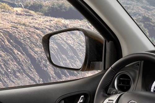 Nissan X-Terra (2022-2023) Passengers View