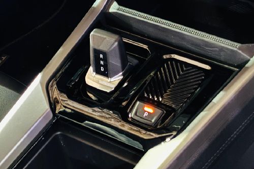 نيسان تيكتون Gear Shifter