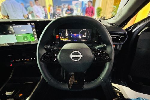 نيسان تيكتون Steering Wheel