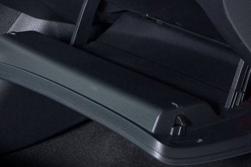 نيسان Sentra(2022-2023) Glove Box Open