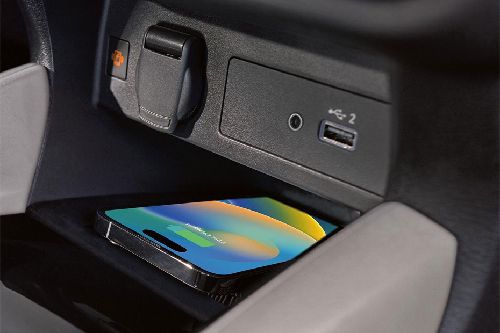 Power Accessories Outlet View of Nissan Sunny