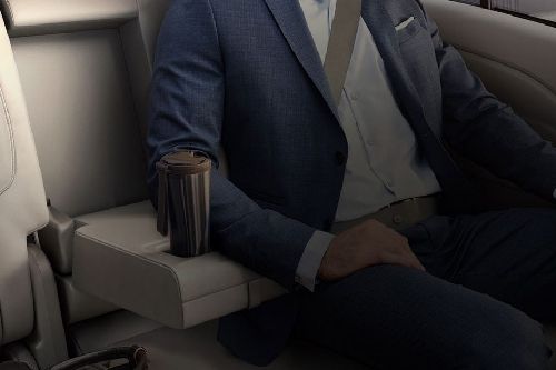  إسكتيرا  Armrest Rear