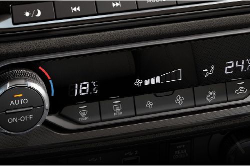 Front AC Controls of نيسان  إسكتيرا 
