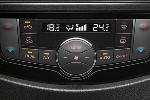 Front AC Controls of نيسان Navara Pickup(2017-2021)