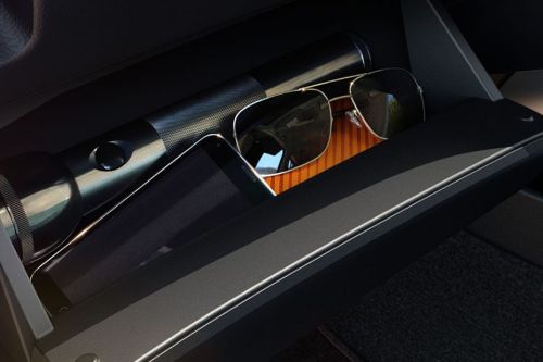 نيسان Navara Pickup(2017-2021) Glove Box Open