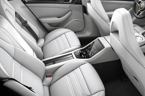 بورش باناميرا Rear Seats