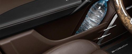 Side Bottle Holder of Cayenne Turbo