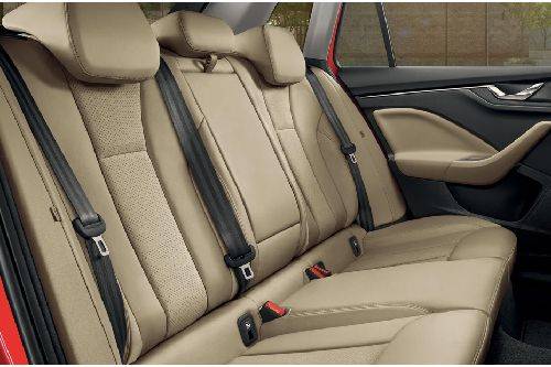 سكودا كاميِك (2021-2023) Rear Seats